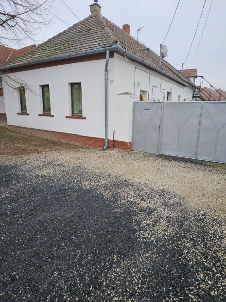 S�meg Belv�ros�ban 4 Lak�egys�ges, Fel�j�tott Ingatlan Kiv�l� Megt�r