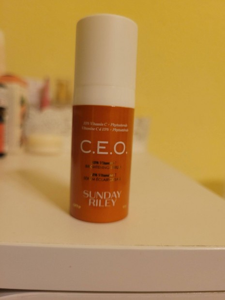 Sunday Riley Ceo 15% Vitamin C Brightening Serum