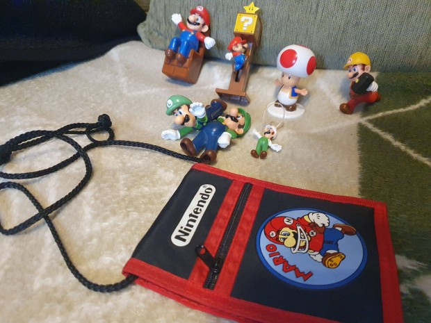 Super Mario s Luigi figurk, Nintendo kis tska, pl, szemveg