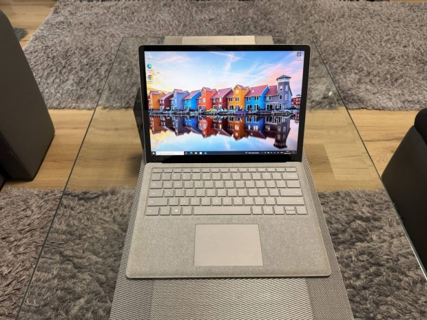 Surface Laptop 2 �rint�kijelz� 2K i5 8350 4Mag 8GB 256SSD