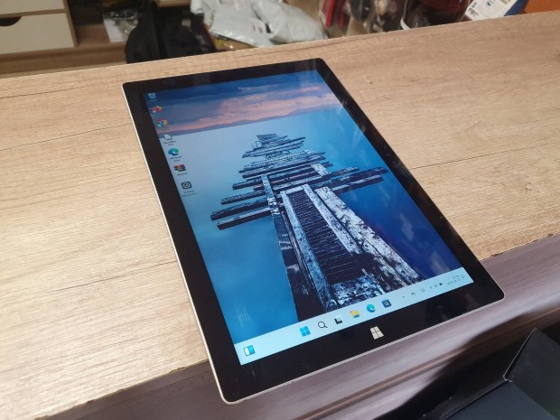 Surface Pro 3 Windows Tablet 2K kijelz 256Gb SSD