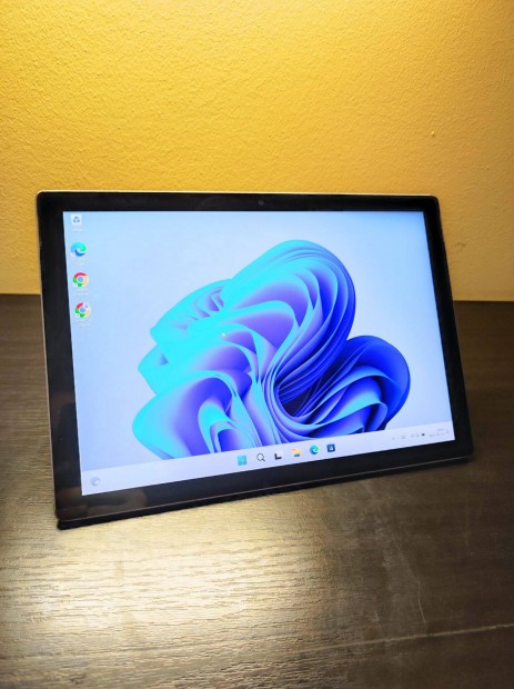 Surface pro 7 - touch, laptop, tablet- i5 10gen/8/256 ssd, j kijelz!