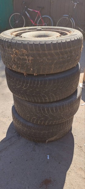 S�rg�s elad� Audi ac�lfelni 5x112