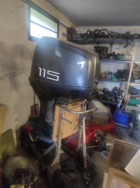 Suzuki 115 csónakmotor