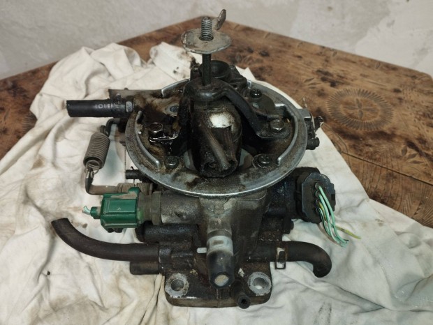 Suzuki 1340063E00 szm bontott kzponti befecskendez (injektor)