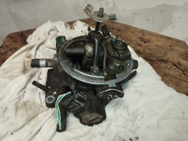 Suzuki 1340063E00 sz�m� bontott k�zponti befecskendez� (injektor)