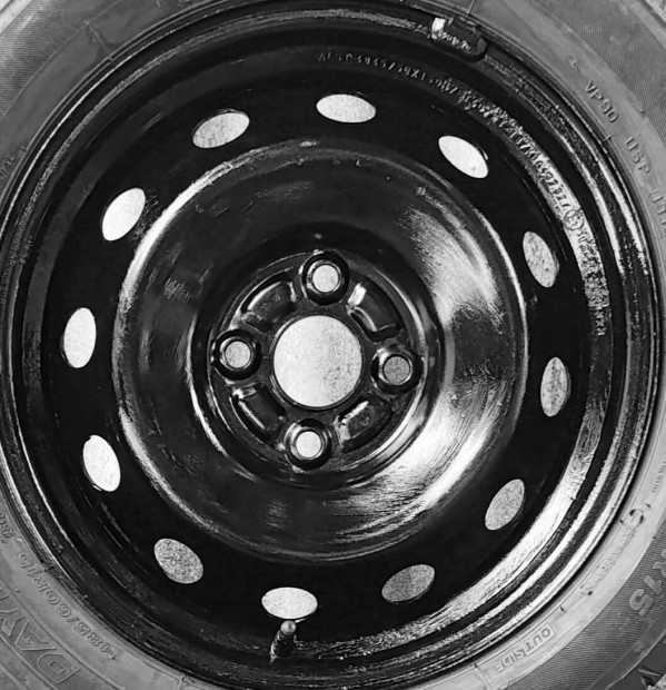 Suzuki 15" lemezfelni 4x100  tpms szenzorral 4 db