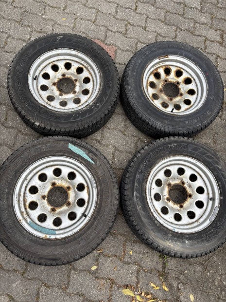 Suzuki 5,5x15 6x139,7 lemezfelni garnitura