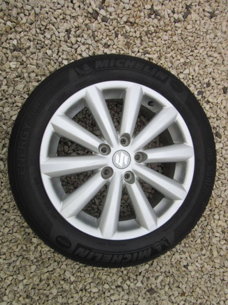 Suzuki 5x114,3 Alufelni 215/55 R17 nyári gumival eladó