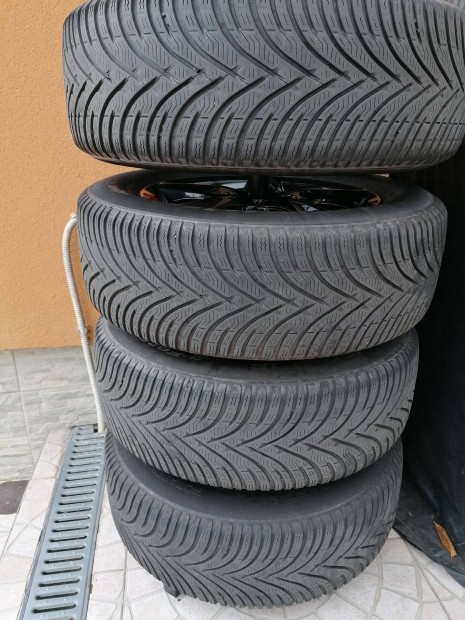 Suzuki 5x114,3 Alufelni 215/60/16 tligumeval elad