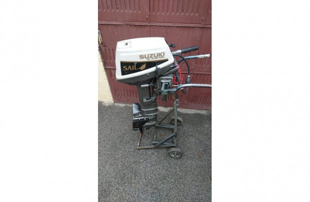 Suzuki 8Le. 2T hossz� csizm�s olajinjektoros ,haj�leveles motor