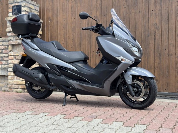 Suzuki AN 400 Burgman L8 magyarországi vezetett...