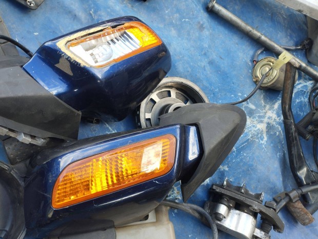 Suzuki AN 650 Burgman alkatr�sz t�k�rp�r