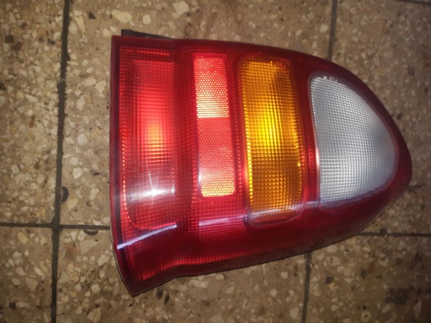 Suzuki Alto Jobb Hátsó Lámpa