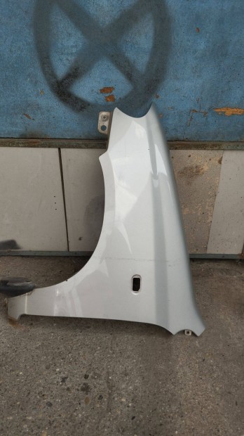 Suzuki Alto jobb első sárvédő