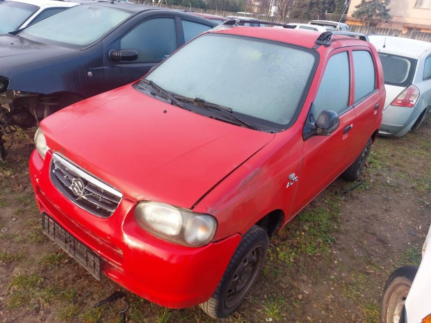 Suzuki Alto karosszria elemei piros