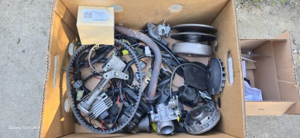 Suzuki Burgman 125 Alkatreszek