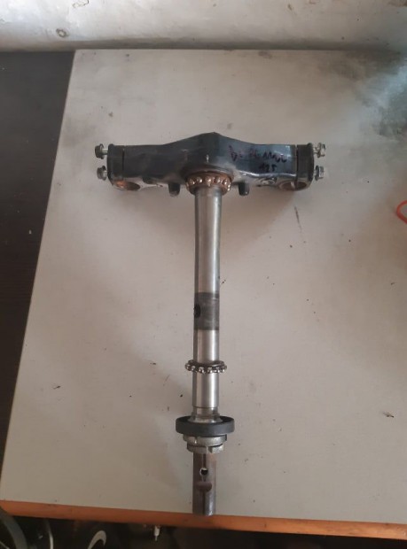 Suzuki Burgman 125 T szár