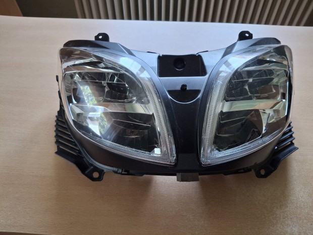 Suzuki Burgman 2018 as 400 as fényszóró