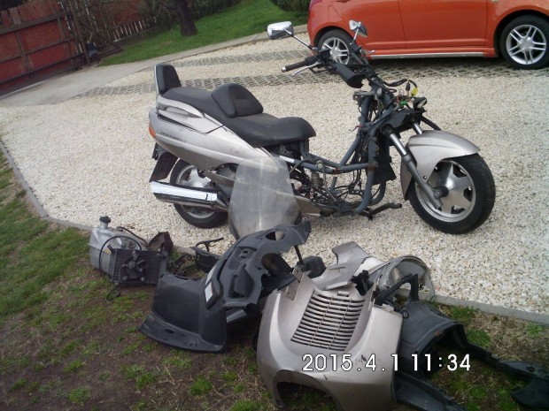 Suzuki Burgman 400-1999 alkatr�sz