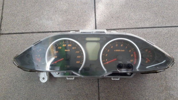 Suzuki Burgman 400 2010 műszerfal sérült