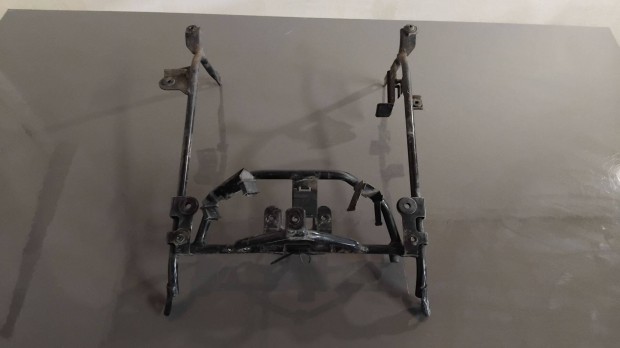 Suzuki Burgman 400 K3 Fejidom tartó konzol