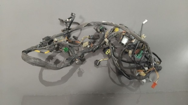 Suzuki Burgman 400 K3 Vezet�kk�teg | 36610-15GB0