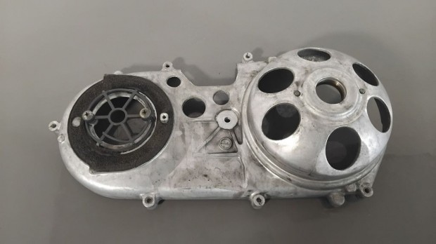 Suzuki Burgman 400 K3 - Hajtásfedél
