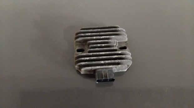 Suzuki Burgman 400 K7 Fesz�lts�gszab�lyz�