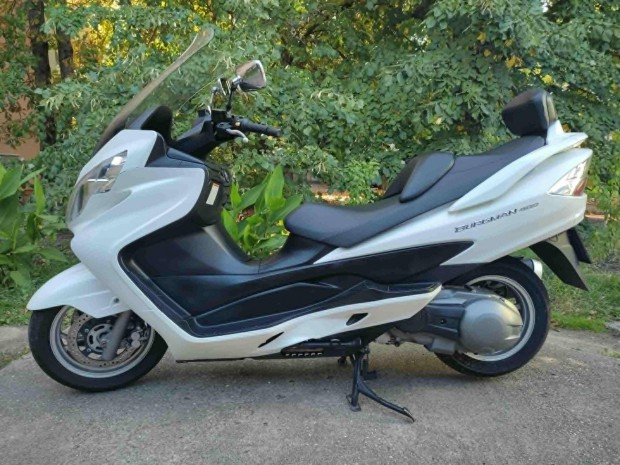 Suzuki Burgman 400-as, kevs kilomterrel elad!