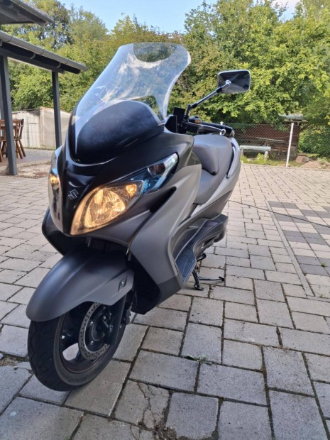 Suzuki Burgman 400 cm3