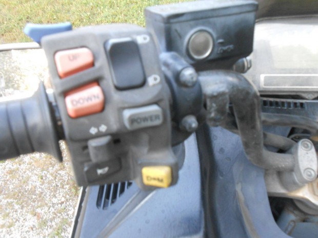 Suzuki Burgman 650,2004-esről:85000 km-t hasz. kormánykapcsolók