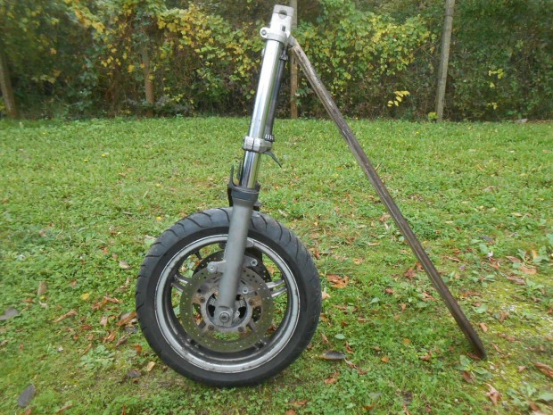 Suzuki Burgman 650,2004-esről :85000 km-t hasz. elsőfutómű