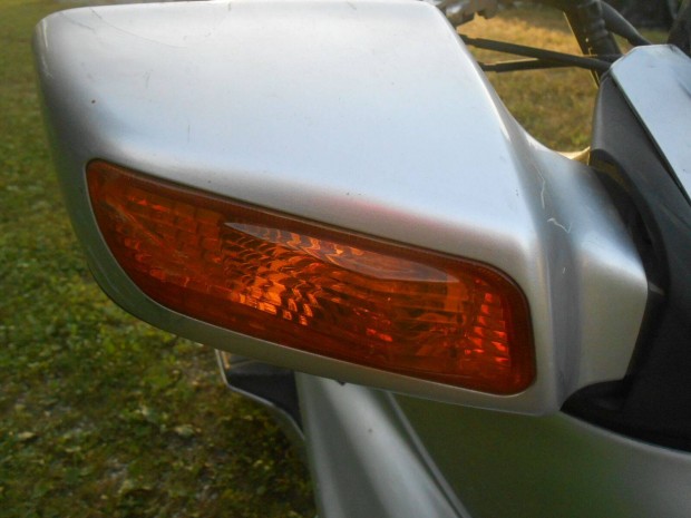 Suzuki Burgman 650,2004-esről :balos-jobbos motoros tükrök