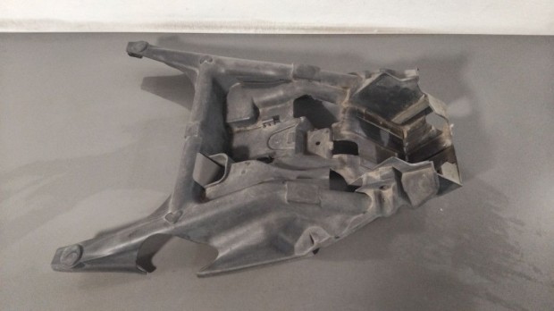 Suzuki Burgman 650 (2002-2004) - Akkumulátor tartó idom - 92212-10G0