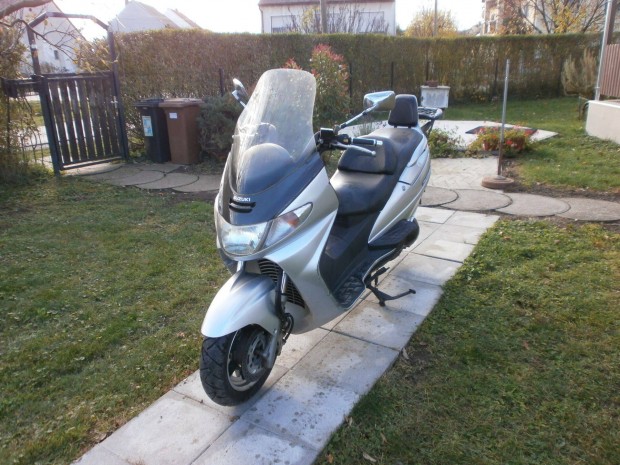 Suzuki Burgman elad