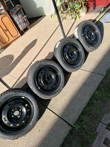 Suzuki Celerio új 165/65r14 téligumi új 5x14 col 4x100 acélfelni Et:45