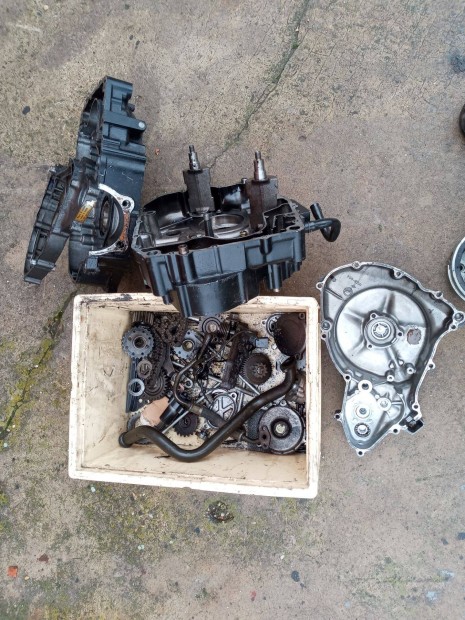 Suzuki DR 650 RS alkatr�sz blokkh�z