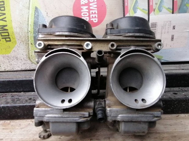 Suzuki DR 750 BIG karburtor