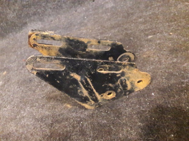 Suzuki Eko TVS blokk tart� lemez idom fels�