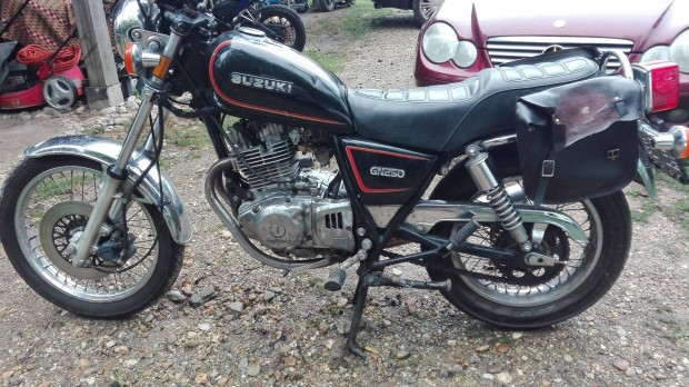 Suzuki GN 250 motorkerkpr alkatrsznek