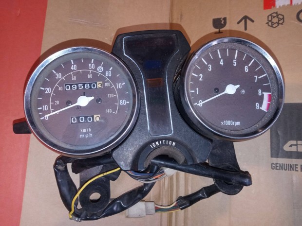 Suzuki GN 400 km óra
