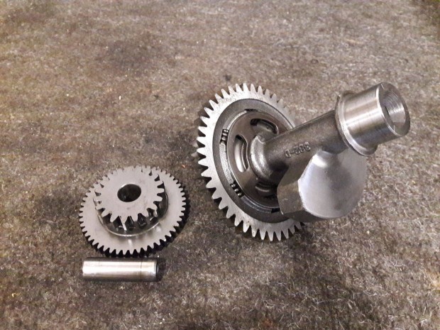 Suzuki GN / GZ / TU 250 komplett gy�ri kiegyenl�t� tengely szett