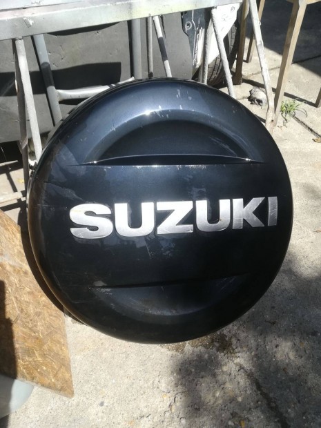 Suzuki GRAND Vitara Pótkerék Tartó takaró sérült hiányos