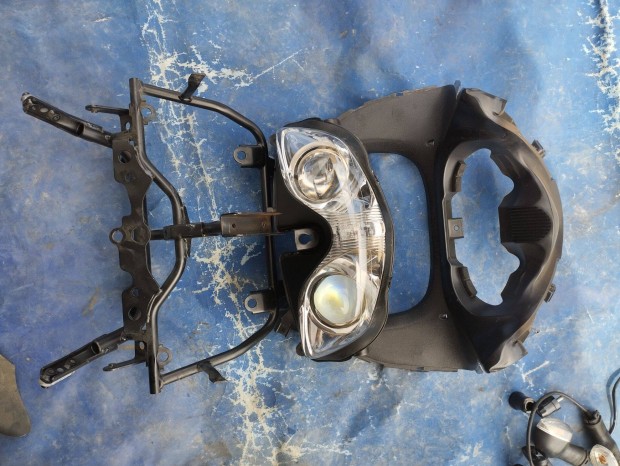 Suzuki GSF 1200 első lámpa vázzal