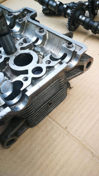 Suzuki GSF 250 Bandit hengerfej vezérműtengely