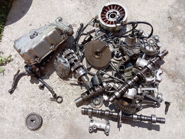 Suzuki GSF 400 motor alkatrsz