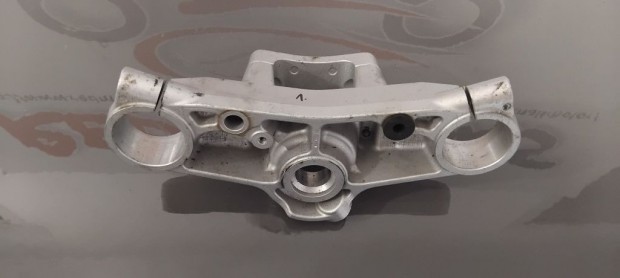 Suzuki GSR 600 F�ls� villa h�d