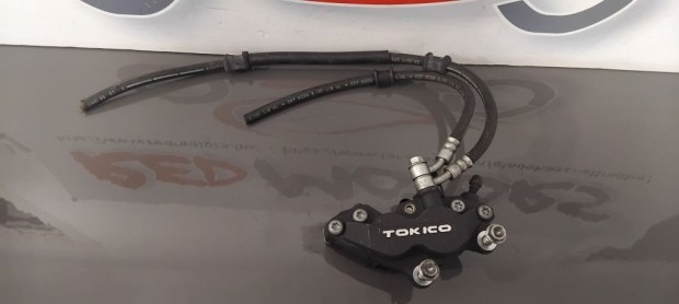 Suzuki GSR 600 Jobb első féknyereg