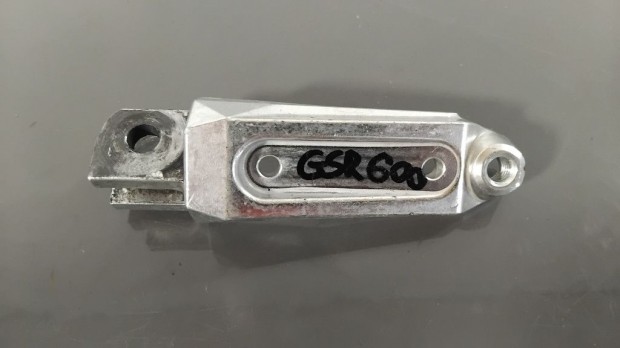 Suzuki GSR 600 L�btart� t�ske f�m r�sz